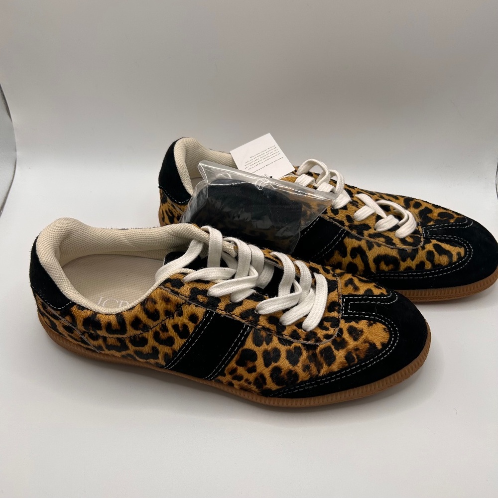 Women's J. Crew Fur and Leather Lace Up Sneakers Size 5. Comfortable sock lining